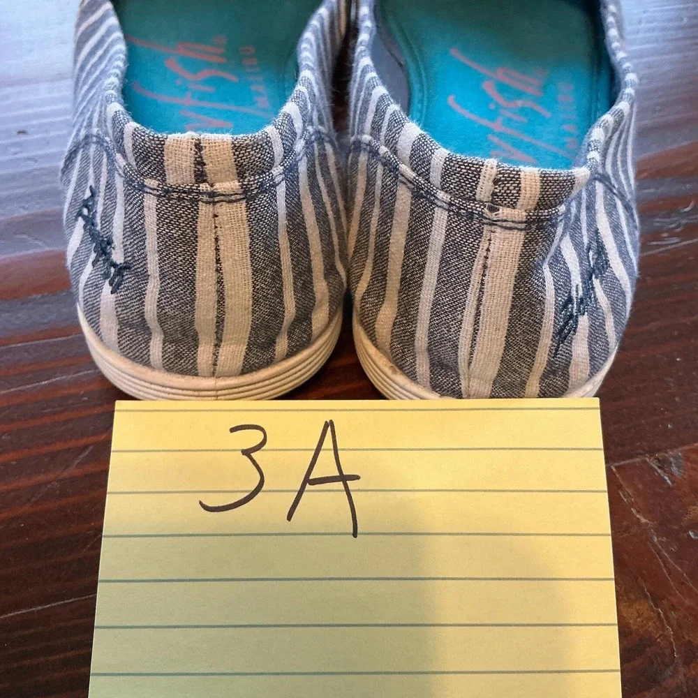 Blowfish Gillie Flat Shoes Womens Size 8‎ Gray White Striped Round Toe Slip On